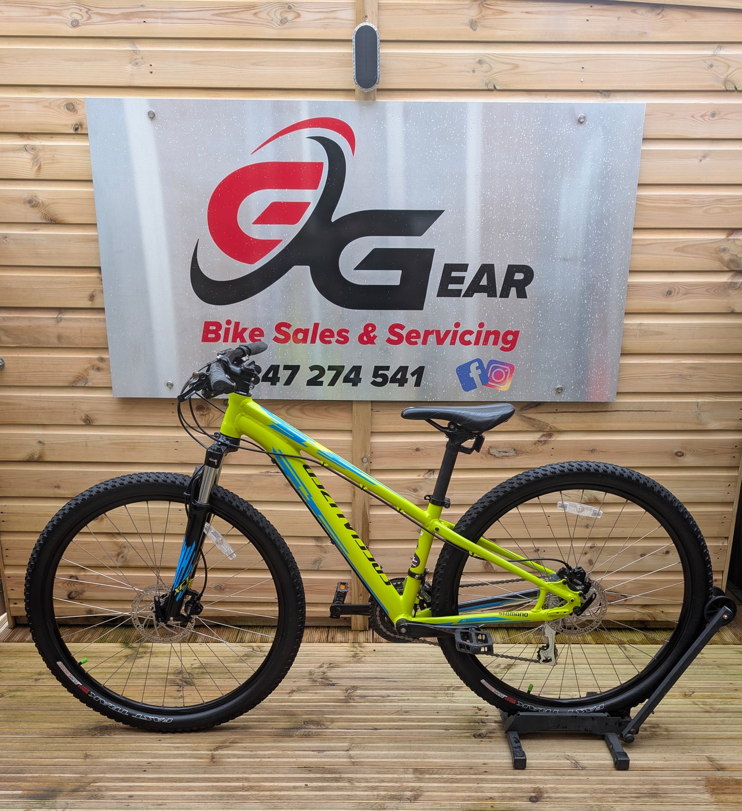 Specialized Pitch Sport junior hardtail mountain bike XS