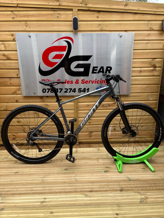 Giant Talon 2 hardtail mountain bike