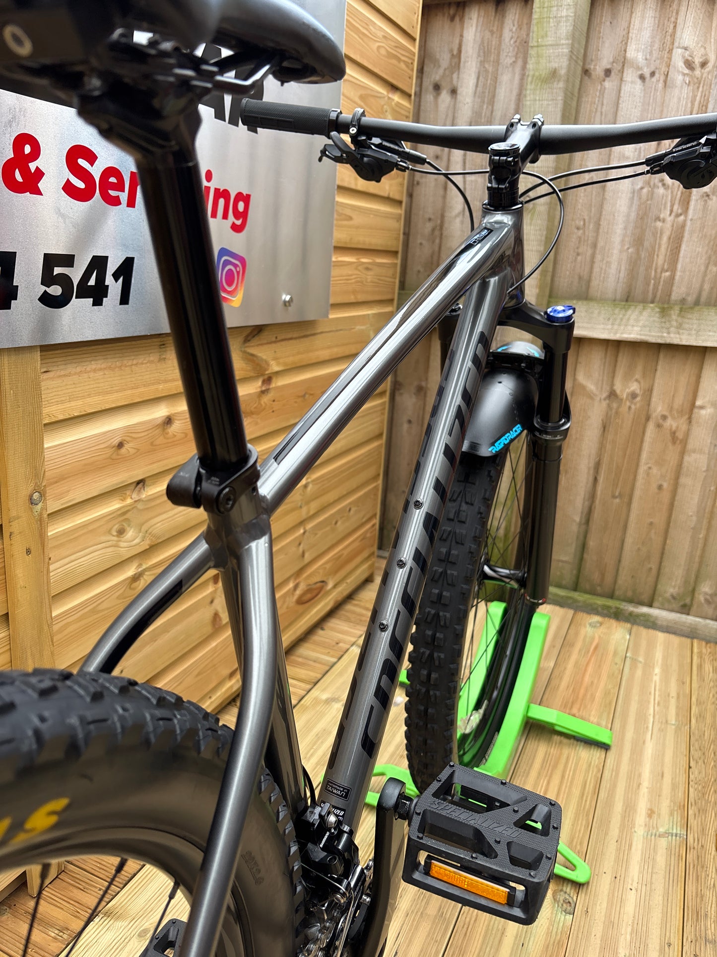 Specialized Chisel 29 hardtail mountain bike