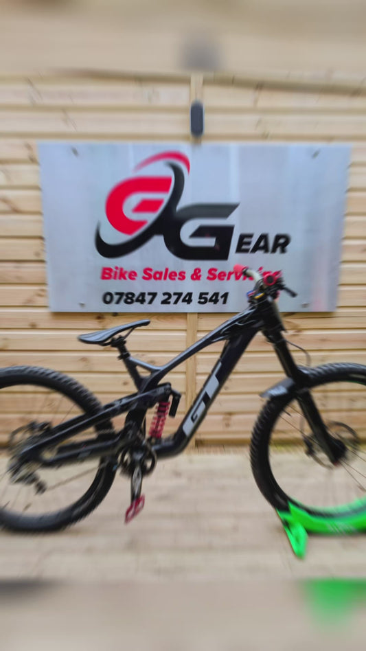 2022 GT Fury Expert Carbon full suspension downhill mountain bike
