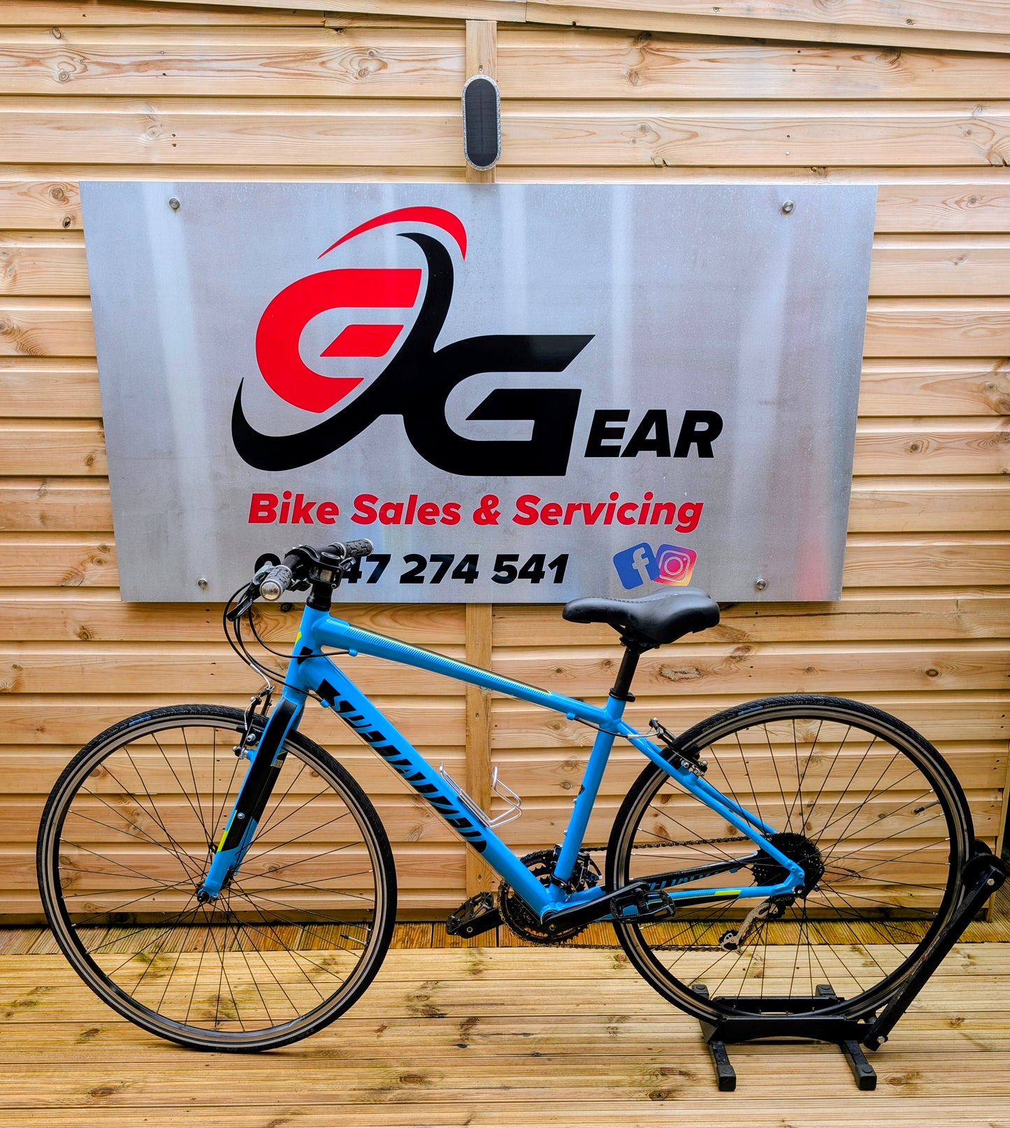 Specialized Sirrus Sport hybrid bike
