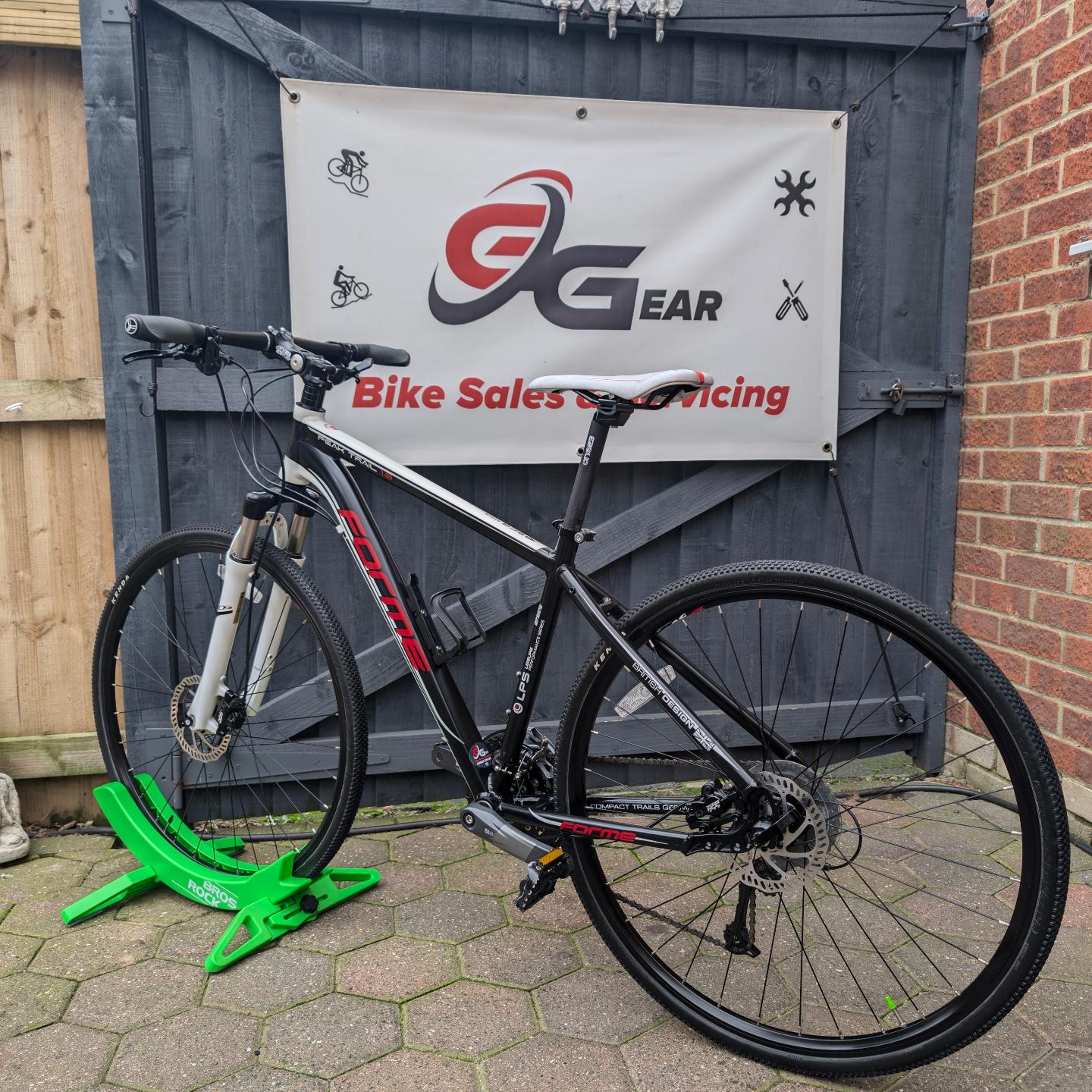 Forme Peak Trail 1.0 hybrid bike