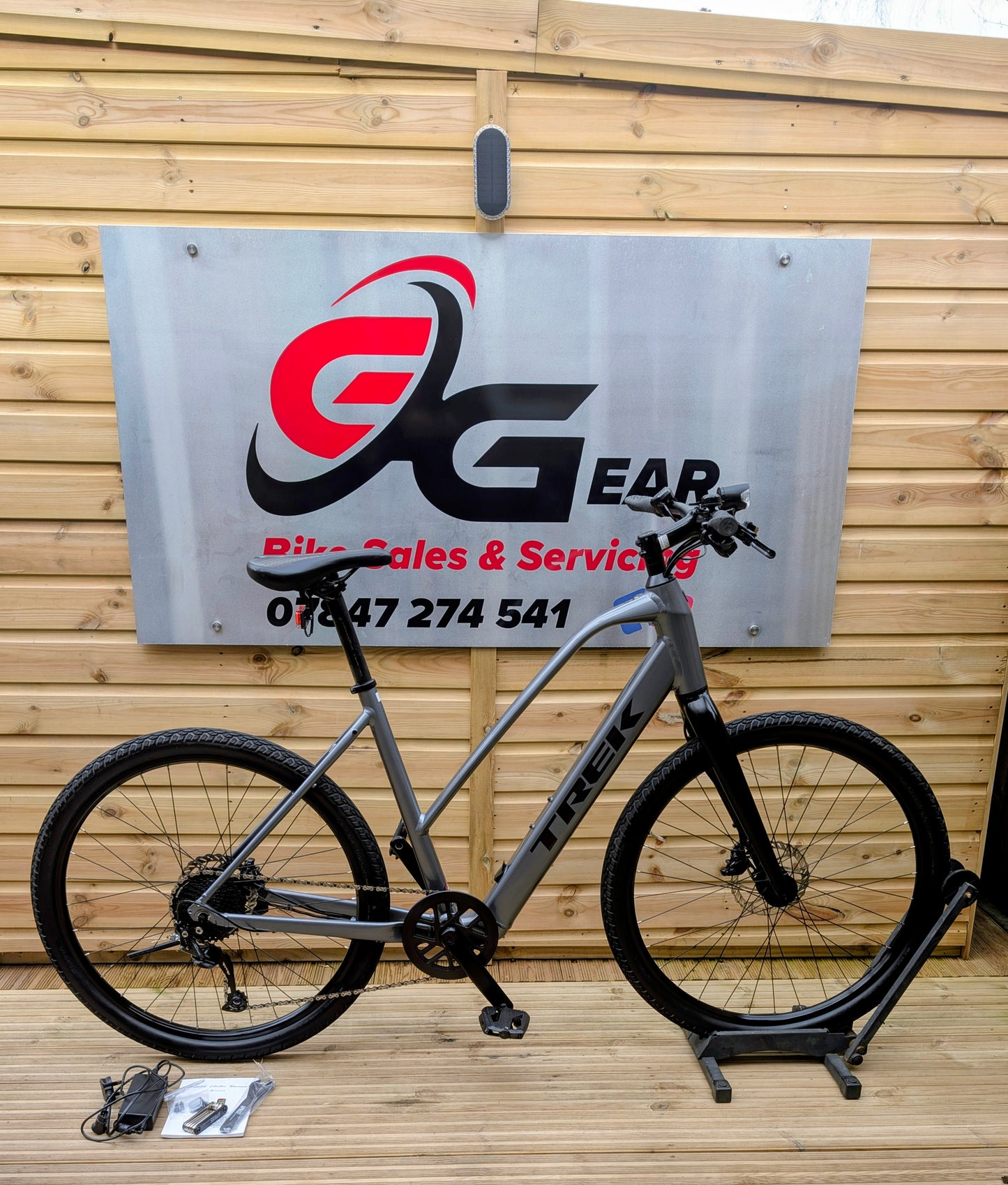 2026 Trek Dual Sport 2 Midstep electric hybrid bike